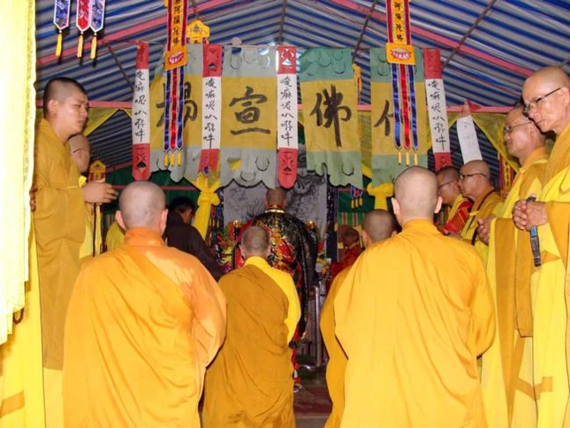 Tiền Giang: Lễ Phóng  đăng và chẩn tế tại tổ đình Vĩnh Tràng ảnh 9