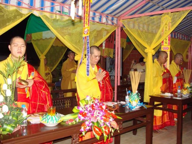 Tiền Giang: Lễ Phóng  đăng và chẩn tế tại tổ đình Vĩnh Tràng ảnh 25