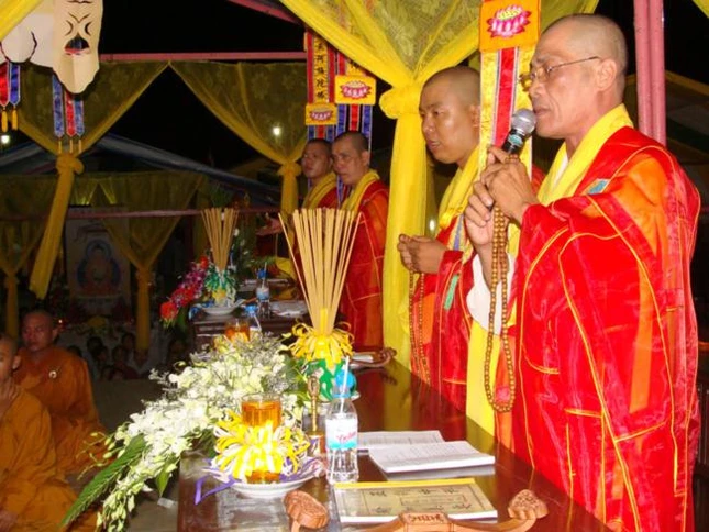 Tiền Giang: Lễ Phóng  đăng và chẩn tế tại tổ đình Vĩnh Tràng ảnh 26