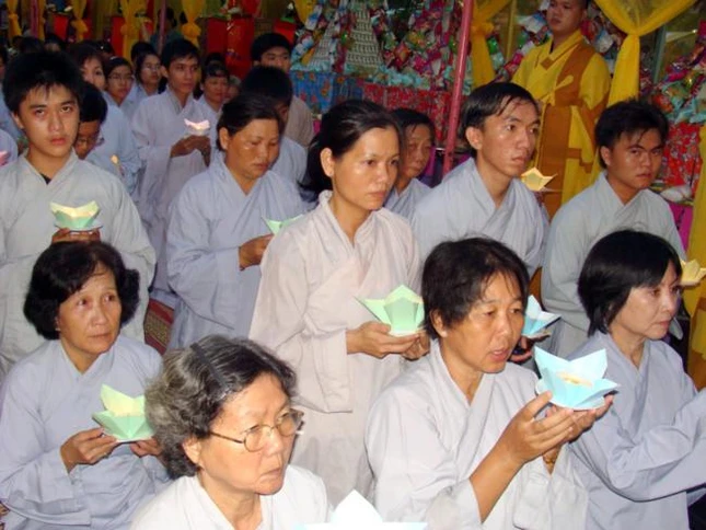 Tiền Giang: Lễ Phóng  đăng và chẩn tế tại tổ đình Vĩnh Tràng ảnh 1