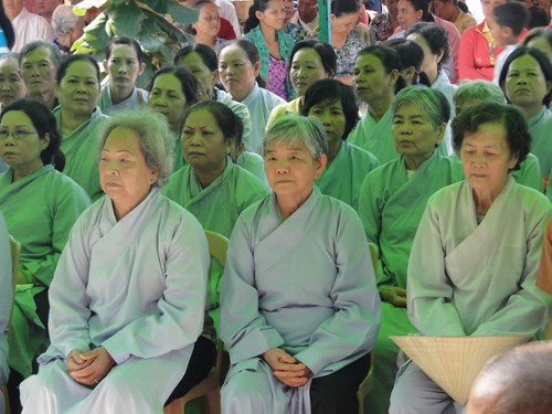 Sóc Trăng: Chùa Phật Học khai trương phòng khám từ thiện ảnh 7 Phật tử tham dự 1.jpg