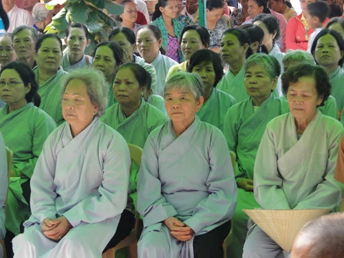 Phật tử tham dự 1.jpg