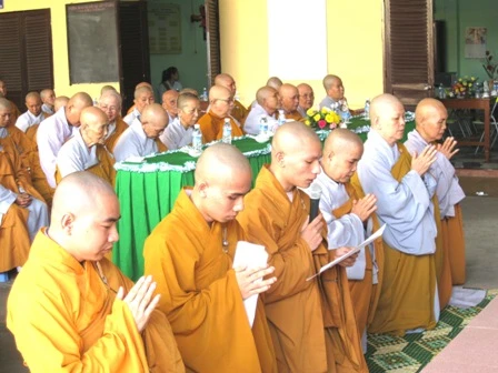 hành giả phát biểu cảm tưởng.JPG
