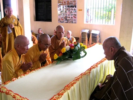 hành giả tự tứ.JPG