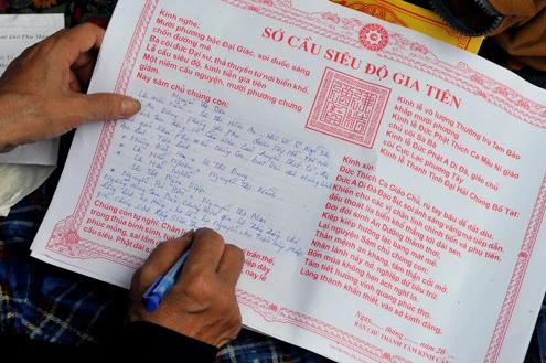 Người dân tấp nập đi chùa lễ Vu lan ảnh 8