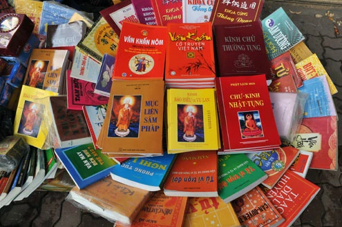 Người dân tấp nập đi chùa lễ Vu lan ảnh 12