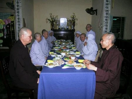 Bữa cơm chay trong chùa.