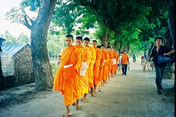 Tập tục của Người Khmer ở miền Tây Nam Bộ: Đi tu để thành người ảnh 2