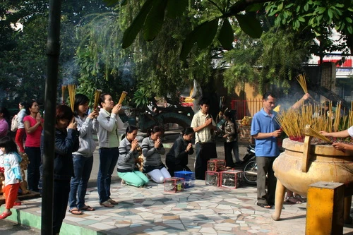 Lên chùa chiêm bái ngày lễ Vu lan ảnh 9