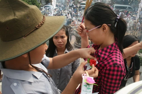 Lên chùa chiêm bái ngày lễ Vu lan ảnh 4