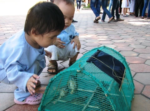 Lên chùa chiêm bái ngày lễ Vu lan ảnh 14