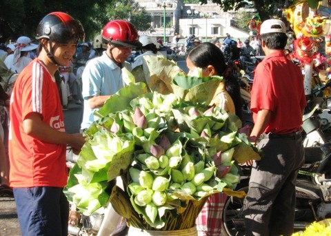 Lên chùa chiêm bái ngày lễ Vu lan ảnh 15 Lên chùa chiêm bái ngày lễ Vu lan ảnh 15