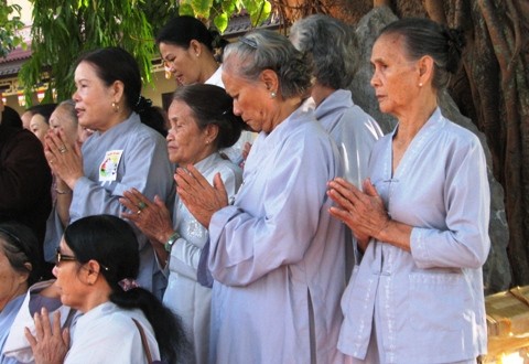 Lên chùa chiêm bái ngày lễ Vu lan ảnh 11 Lên chùa chiêm bái ngày lễ Vu lan ảnh 11