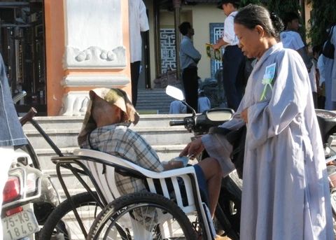 Lên chùa chiêm bái ngày lễ Vu lan ảnh 13