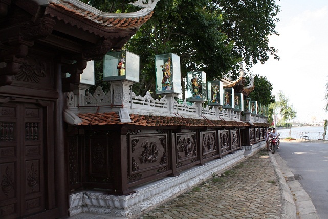 Mặt tiền chùa Vạn Niên.