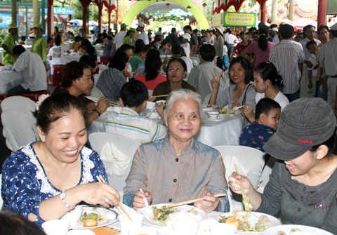 Hàng trăm Tăng Ni, Phật tử dự lễ Vu lan ảnh 8