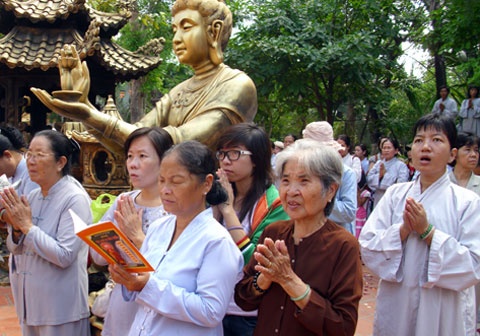 Hàng trăm Tăng Ni, Phật tử dự lễ Vu lan ảnh 6