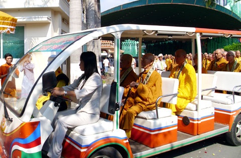 Hàng trăm Tăng Ni, Phật tử dự lễ Vu lan ảnh 1