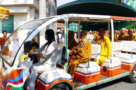 Hàng trăm Tăng Ni, Phật tử dự lễ Vu lan ảnh 1