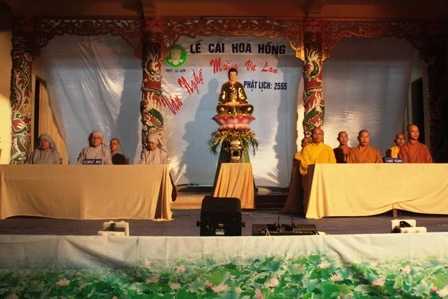 Thừa Thiên - Huế: Niệm Phật đường Ưu Điềm tổ chức cài hoa hồng và văn nghệ Vu lan ảnh 1 Thừa Thiên - Huế: Niệm Phật đường Ưu Điềm tổ chức cài hoa hồng và văn nghệ Vu lan ảnh 1