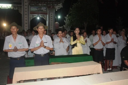 Thừa Thiên - Huế: Niệm Phật đường Ưu Điềm tổ chức cài hoa hồng và văn nghệ Vu lan ảnh 3 Thừa Thiên - Huế: Niệm Phật đường Ưu Điềm tổ chức cài hoa hồng và văn nghệ Vu lan ảnh 3