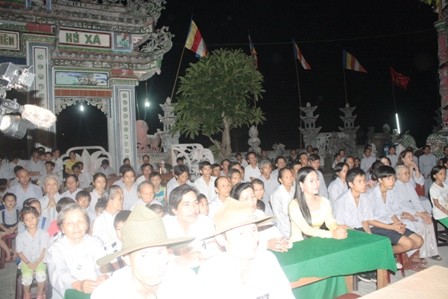 Thừa Thiên - Huế: Niệm Phật đường Ưu Điềm tổ chức cài hoa hồng và văn nghệ Vu lan ảnh 4 Thừa Thiên - Huế: Niệm Phật đường Ưu Điềm tổ chức cài hoa hồng và văn nghệ Vu lan ảnh 4