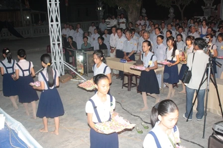 Thừa Thiên - Huế: Niệm Phật đường Ưu Điềm tổ chức cài hoa hồng và văn nghệ Vu lan ảnh 9 Thừa Thiên - Huế: Niệm Phật đường Ưu Điềm tổ chức cài hoa hồng và văn nghệ Vu lan ảnh 9