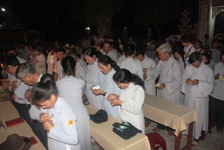 Thừa Thiên - Huế: Niệm Phật đường Ưu Điềm tổ chức cài hoa hồng và văn nghệ Vu lan ảnh 12 Thừa Thiên - Huế: Niệm Phật đường Ưu Điềm tổ chức cài hoa hồng và văn nghệ Vu lan ảnh 12