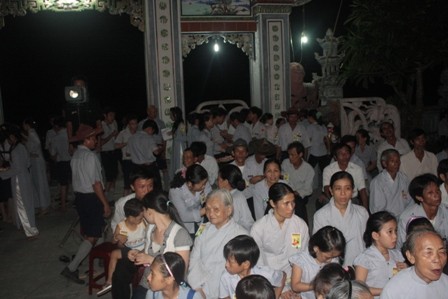 Thừa Thiên - Huế: Niệm Phật đường Ưu Điềm tổ chức cài hoa hồng và văn nghệ Vu lan ảnh 14 Thừa Thiên - Huế: Niệm Phật đường Ưu Điềm tổ chức cài hoa hồng và văn nghệ Vu lan ảnh 14