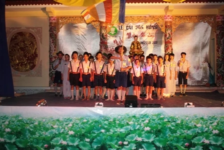 Thừa Thiên - Huế: Niệm Phật đường Ưu Điềm tổ chức cài hoa hồng và văn nghệ Vu lan ảnh 15