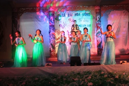 Thừa Thiên - Huế: Niệm Phật đường Ưu Điềm tổ chức cài hoa hồng và văn nghệ Vu lan ảnh 18 Thừa Thiên - Huế: Niệm Phật đường Ưu Điềm tổ chức cài hoa hồng và văn nghệ Vu lan ảnh 18