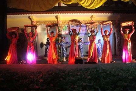 Thừa Thiên - Huế: Niệm Phật đường Ưu Điềm tổ chức cài hoa hồng và văn nghệ Vu lan ảnh 23 Thừa Thiên - Huế: Niệm Phật đường Ưu Điềm tổ chức cài hoa hồng và văn nghệ Vu lan ảnh 23