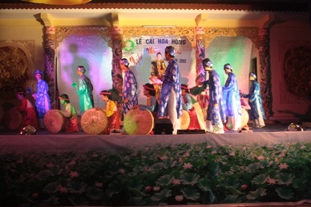 Thừa Thiên - Huế: Niệm Phật đường Ưu Điềm tổ chức cài hoa hồng và văn nghệ Vu lan ảnh 22 Thừa Thiên - Huế: Niệm Phật đường Ưu Điềm tổ chức cài hoa hồng và văn nghệ Vu lan ảnh 22