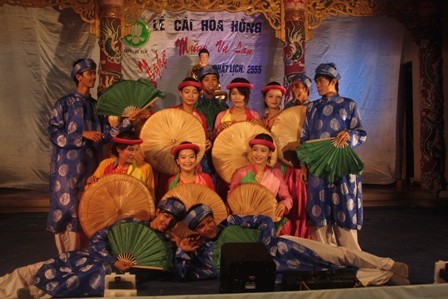 Thừa Thiên - Huế: Niệm Phật đường Ưu Điềm tổ chức cài hoa hồng và văn nghệ Vu lan ảnh 26 Thừa Thiên - Huế: Niệm Phật đường Ưu Điềm tổ chức cài hoa hồng và văn nghệ Vu lan ảnh 26