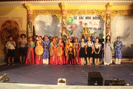 Thừa Thiên - Huế: Niệm Phật đường Ưu Điềm tổ chức cài hoa hồng và văn nghệ Vu lan ảnh 24 Thừa Thiên - Huế: Niệm Phật đường Ưu Điềm tổ chức cài hoa hồng và văn nghệ Vu lan ảnh 24