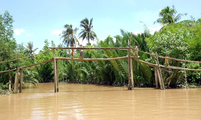 Sóc Trăng: 27.000 USD xây cầu bê tông nông thôn ảnh 2 5.JPG