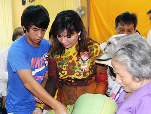 Cậu con trai 14 tuổi của Kim Hồng trong cuộc hôn nhân đầu