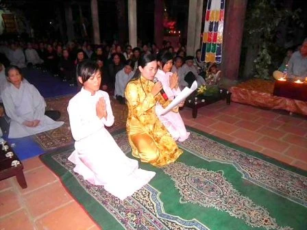 Di_n t_ bông h_ng cài áo c_a Ph_t t_ chùa Linh Quang.JPG