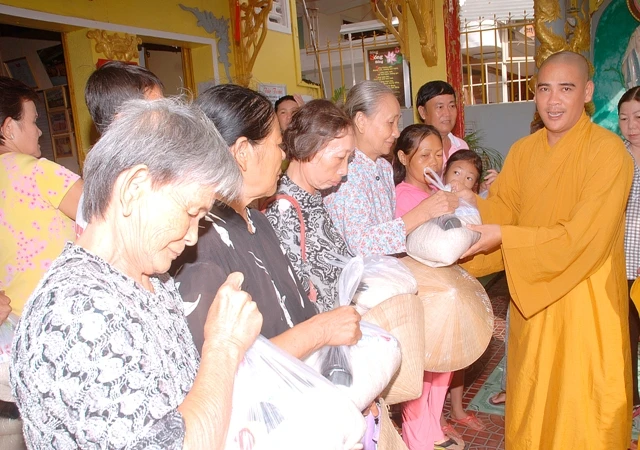 Kiên Giang: 1.400 phần gạo tặng người nghèo ảnh 1 DSC_0003.jpg