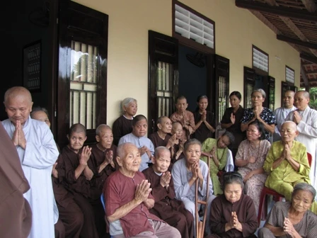 Thừa Thiên Huế: Tặng quà các Trung tâm Dưỡng lão Tịnh Đức và Diệu Viên ảnh 3