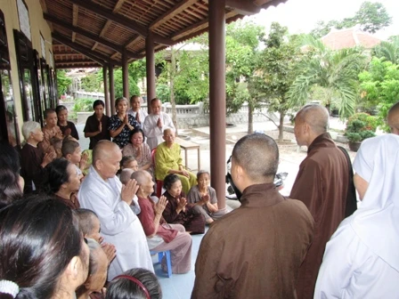 Thừa Thiên Huế: Tặng quà các Trung tâm Dưỡng lão Tịnh Đức và Diệu Viên ảnh 4