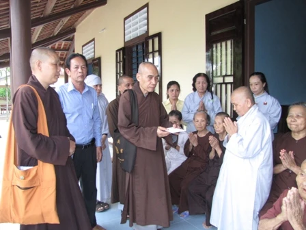 Thừa Thiên Huế: Tặng quà các Trung tâm Dưỡng lão Tịnh Đức và Diệu Viên ảnh 6