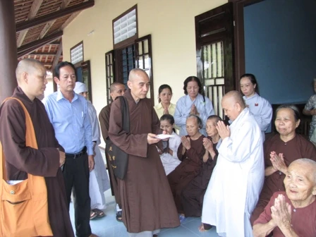 Thừa Thiên Huế: Tặng quà các Trung tâm Dưỡng lão Tịnh Đức và Diệu Viên ảnh 5