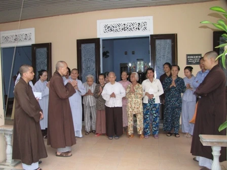 Thừa Thiên Huế: Tặng quà các Trung tâm Dưỡng lão Tịnh Đức và Diệu Viên ảnh 9