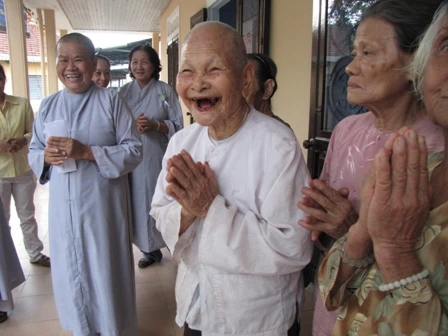Thừa Thiên Huế: Tặng quà các Trung tâm Dưỡng lão Tịnh Đức và Diệu Viên ảnh 15