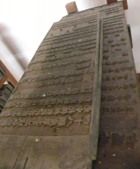 Một số tấm ván kinh có khổ rất lớn - Ảnh: Hải Dương