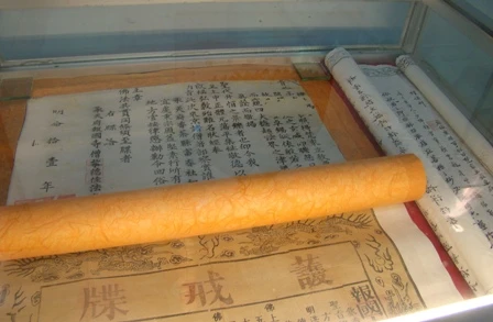 Chùm ảnh: Triển lãm và Hội thảo về “Quốc chúa - Bồ tát Nguyễn Phúc Chu” ảnh 21 10hoithao22-8.JPG