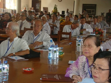 Chùm ảnh: Triển lãm và Hội thảo về “Quốc chúa - Bồ tát Nguyễn Phúc Chu” ảnh 19 14hoithao22-8.JPG