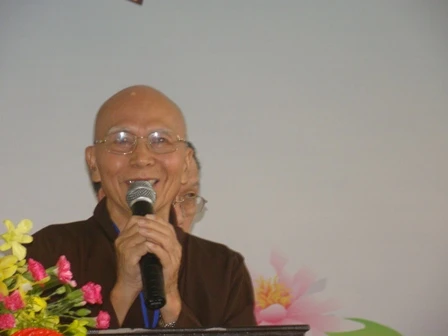 Chùm ảnh: Triển lãm và Hội thảo về “Quốc chúa - Bồ tát Nguyễn Phúc Chu” ảnh 9 18hoithao22-8.JPG