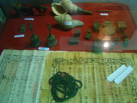 Chùm ảnh: Triển lãm và Hội thảo về “Quốc chúa - Bồ tát Nguyễn Phúc Chu” ảnh 20 32hoithao22-8.JPG